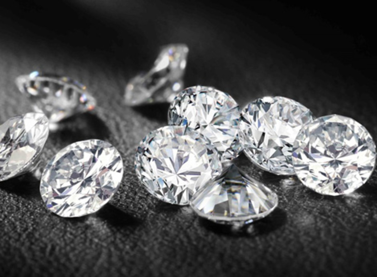 How to Choose the Right Diamond for Your Jewelry - Moissanite Vs Diamond
